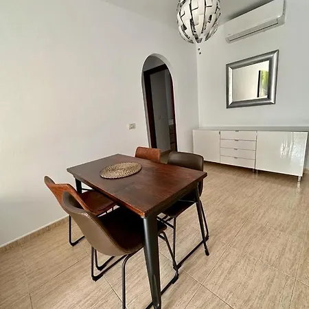 Abrigos Holidays Playa לוס אבריגוס